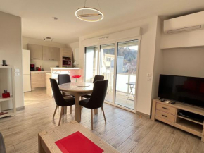 Charmant T2 lumineux et moderne, bien situé, avec balcon et parking à Aix-les-Bains - FR-1-555-85
